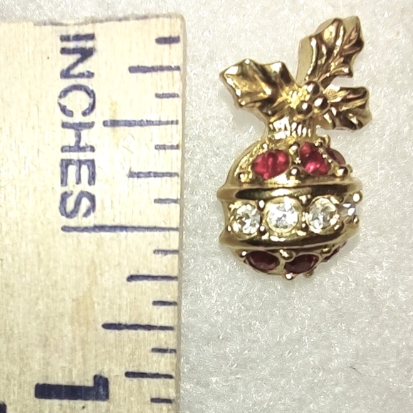 2 Pr Vintage Christmas Earrings+ FREE Snowflake Earrings AVON - Picture 8 of 13